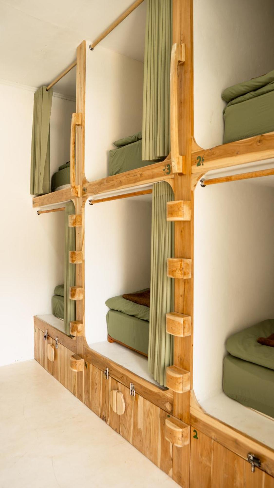Lost Inn Kuta Capsule Hostel מראה חיצוני תמונה