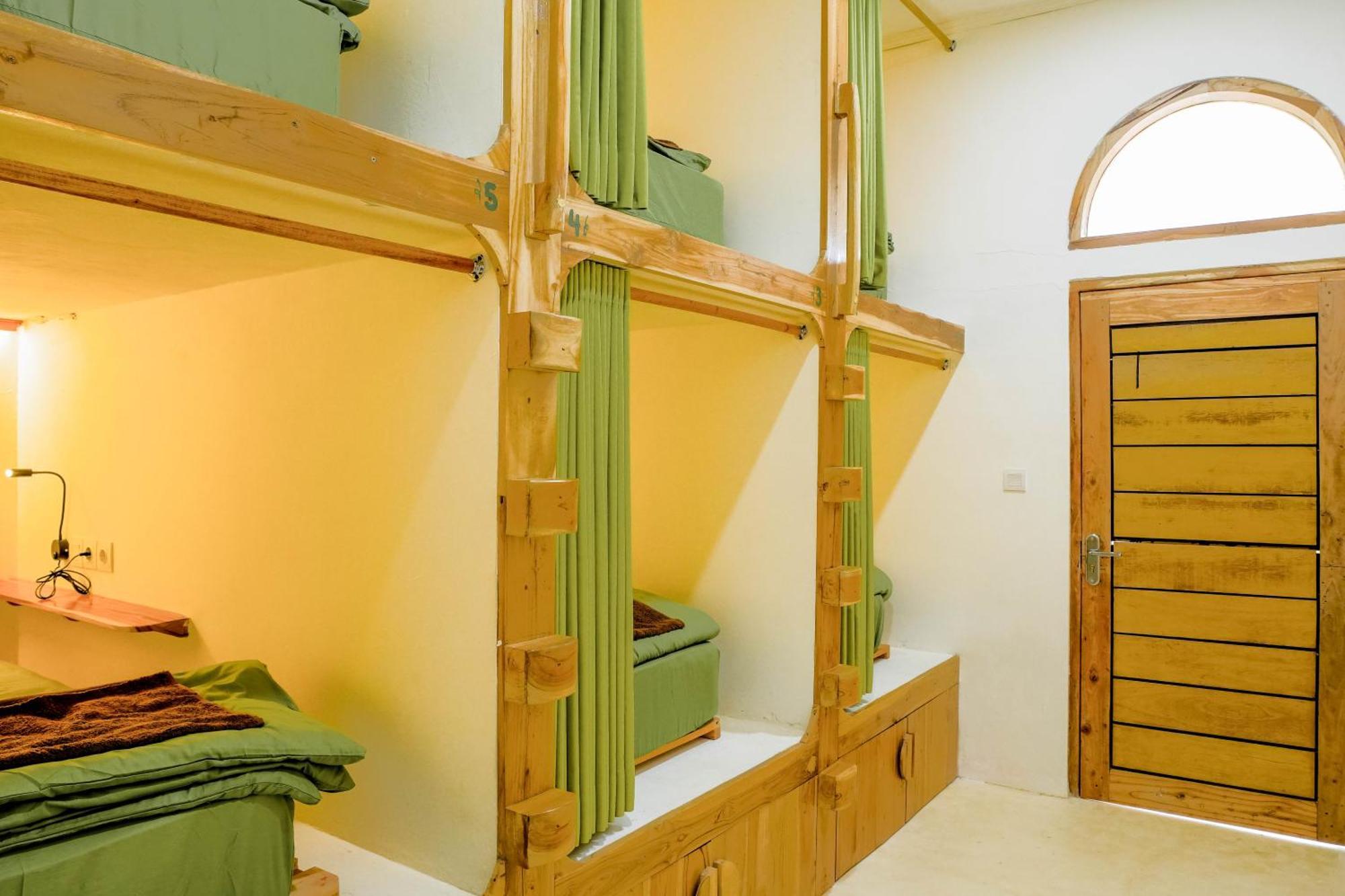 Lost Inn Kuta Capsule Hostel מראה חיצוני תמונה