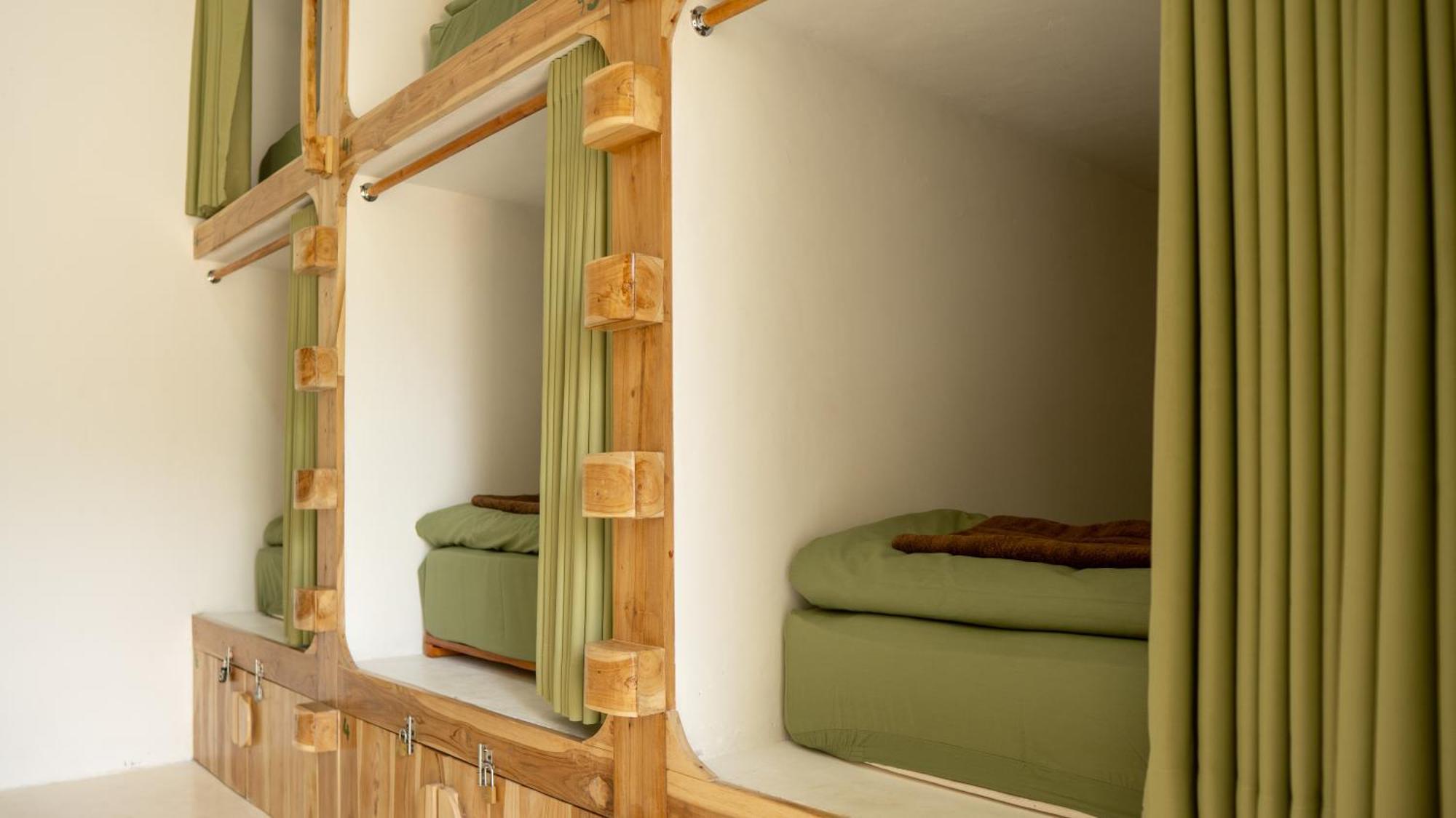 Lost Inn Kuta Capsule Hostel מראה חיצוני תמונה